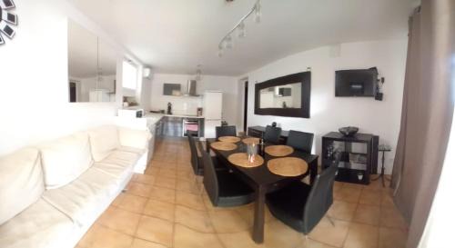 Le Boulou Apartment | Appartement-2- privé, terrasse, parking et jardin
