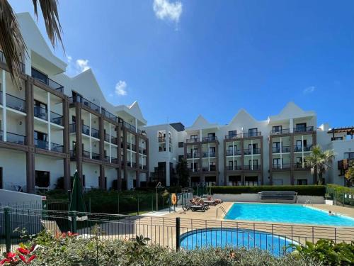 Perros-Guirec Apartment | Appartement 3 étoiles avec piscine chauffée, à 50m de la plage de Trestraou, Perros-Guirec - FR-1-542-49