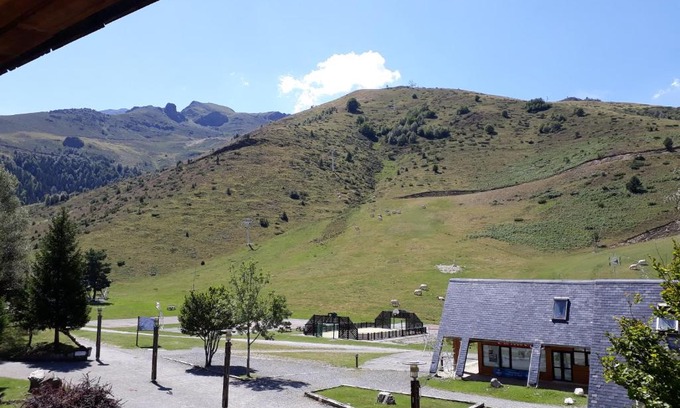 Genos Apartment | Appartement 4-5 personnes au pied des pistes de Val Louron
