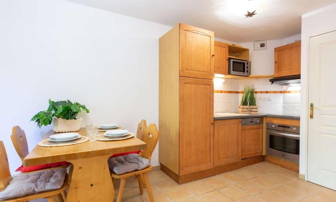 Vielle-Aure Apartment | Appartement 4 pers à Vielle Aure avec piscine, parking, proche du centre et des remontées - FR-1-296-482