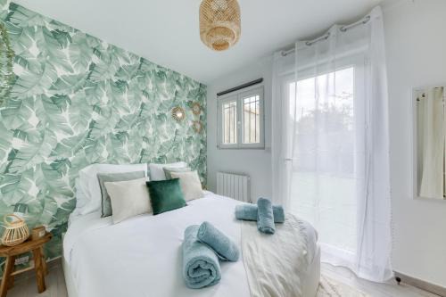 La Courneuve Apartment | Appartement - 4 personnes - Parking Privé - Métro 7 - Rer B
