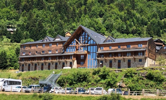 Guzet Neige Apartment | Appartement 4 personnes aux pieds des pistes, Ariège