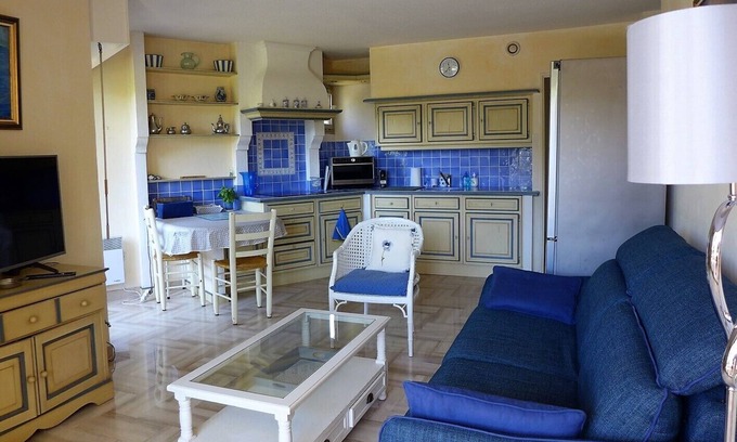 Golfe Juan Apartment | Appartement 41 m2, Terrasse , Parc et Piscine. Plages à 10 mn à Pieds