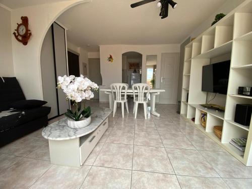Sainte-Marie-Plage Apartment | Appartement 50 m de la plage vue mer