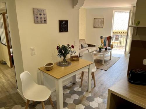 La Colle-sur-Loup Apartment | Appartement 56m2 avec balcon en coeur de village