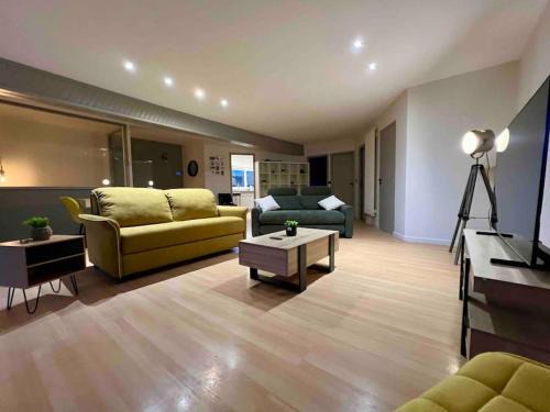 Saint-Jean-Baptiste Apartment | Appartement 9 personnes/2 Parkings privés