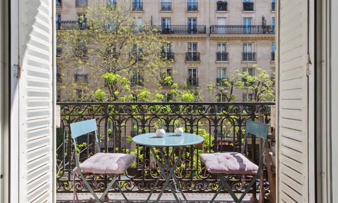 Quartier de Javel Apartment | Appartement Agraives, avec balcon - Welkeys