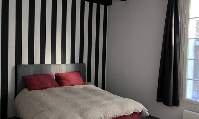 Tours City Centre Apartment | Appartement Ancien au Calme en Plein Cœur du Vieux Tours Avec Parking Privé