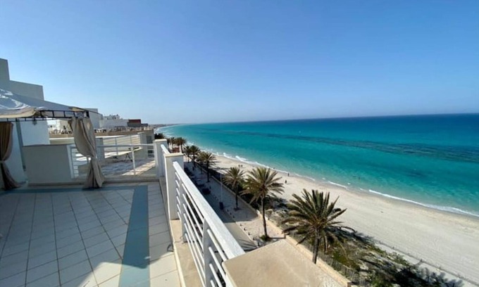 Jemmal Apartment | Appartement au Bord de la mer Avec Terrasse