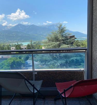 Embrun Apartment | Appartement au plan d'eau - chez Laurence