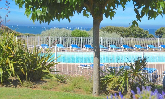 Chateau-d'Olonne Apartment | Appartement avec accès 2 piscines