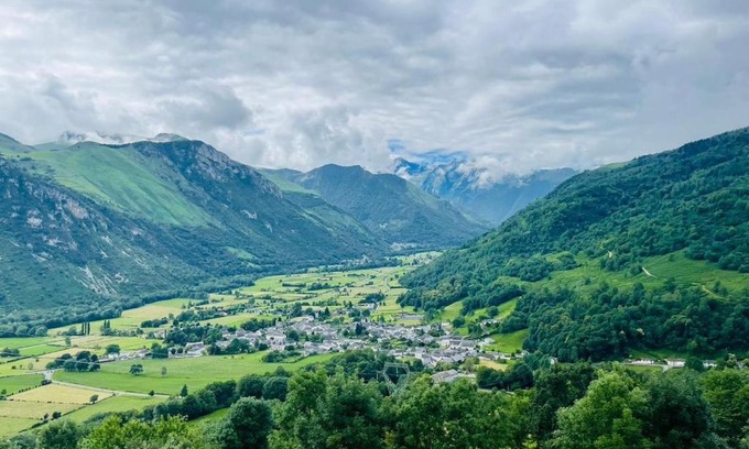 Bielle Apartment | Appartement avec balcon et vue sur les montagnes