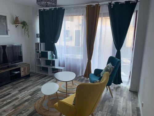 Gien Apartment | Appartement avec cours