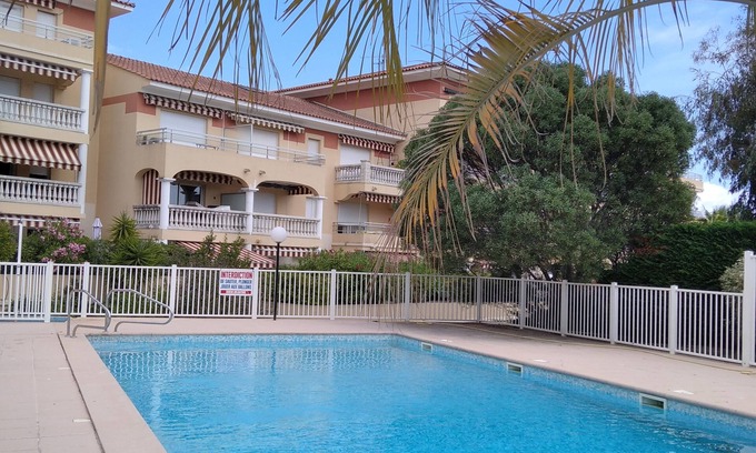 Boulouris-sur-Mer Apartment | Appartement Avec une Grande Terrasse à 100 m de la Plage