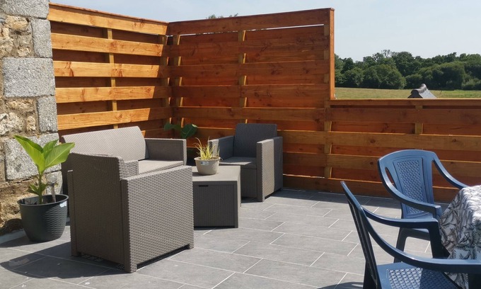 Landebaeron Apartment | Appartement Avec Terrasse Surplombant la Nature. Logement Calme