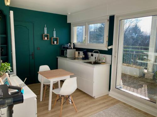 Montbeliard Apartment | Appartement avec terrasse et parking gratuit accolé