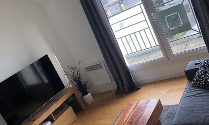 Maisons-Alfort Apartment | Appartement Bien Situé à 5 Minutes de Paris
