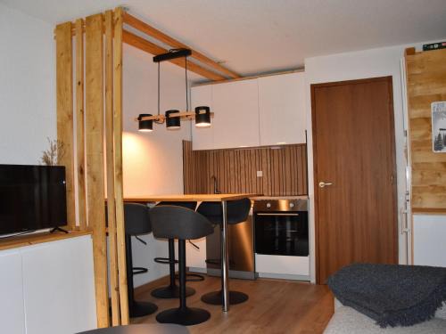 Pralognan-la-Vanoise Apartment | Appartement cosy avec piscine chauffée et terrasse sud à Pralognan-la-Vanoise - FR-1-464-118