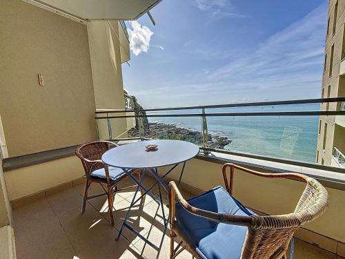 Granville Apartment | Appartement central avec balcon, parking privé - FR-1-361-66