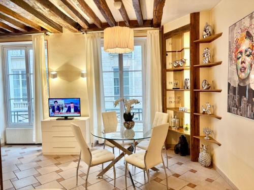 Saint-Germain-des-Pres Apartment | Appartement Central St Germain