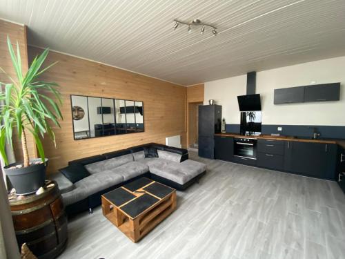 Saint-Nazaire Apartment | Appartement chaleureux avec terrasse en centre ville proche mer