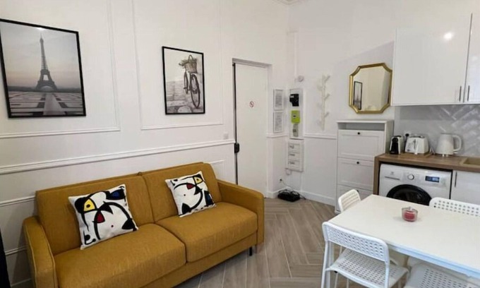 Aubervilliers Apartment | Appartement Chic et Élégant Style Haussmannien