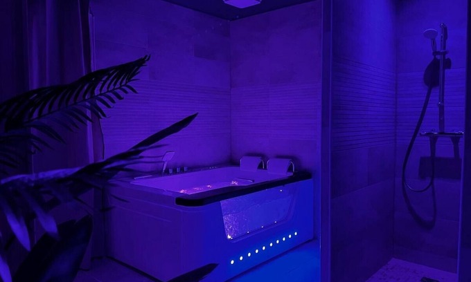 Perros-Guirec Apartment | Appartement cocooning - Spa & Sauna privée