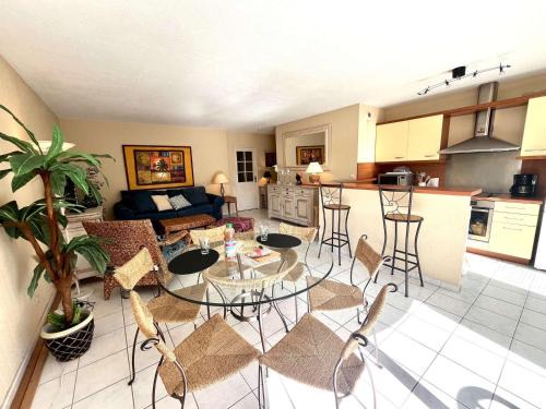 Saint-Raphael Apartment | Appartement Confort 4 Pers, Proche Plage et Centre, Parking Inclus - Saint Raphaël - FR-1-226A-46