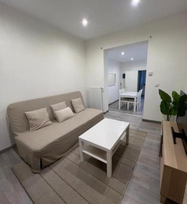 Vorst Apartment | Appartement confortable avec garage premier étage sans terrasse