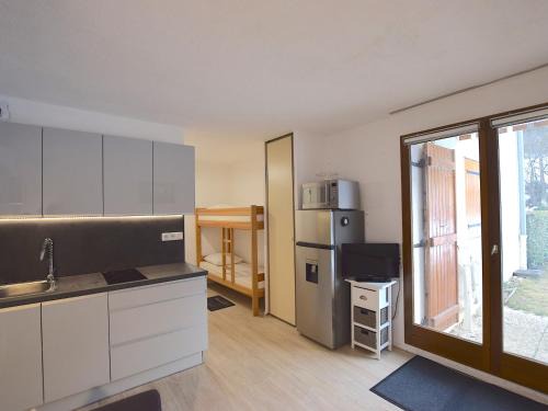 Bernex Apartment | Appartement cosy à Bernex, proche des pistes et sentiers, avec terrasse ensoleillée et wifi. - FR-1-498-22