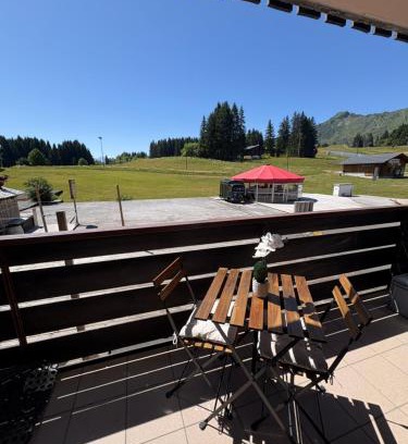 Le Praz de Lys Apartment | Appartement cosy à la montagne aux pieds des pistes pour 4 personnes et 1 bébé