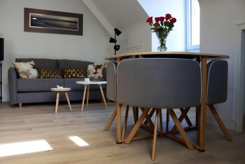 Saint-Lormel Apartment | Appartement cosy à Saint-Lormel, 40 m², terrasse incluse