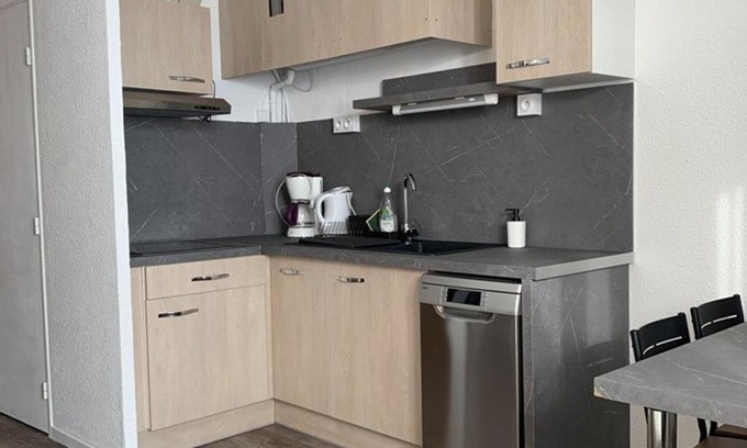 Eclose-Est Apartment | Appartement cosy 4 pers. avec balcon sud, proche commerces et remontées, L'Alpe d'Huez - FR-1-405-61