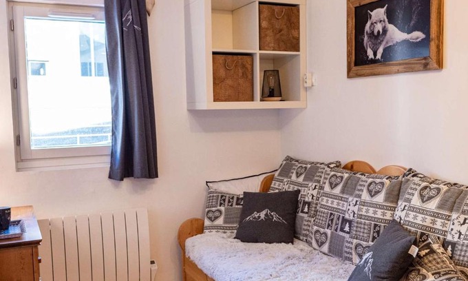 Val-Thorens Apartment | Appartement cosy, 4 pers, Val Thorens, skis aux pieds, balcon, cuisine équipée - FR-1-637-51