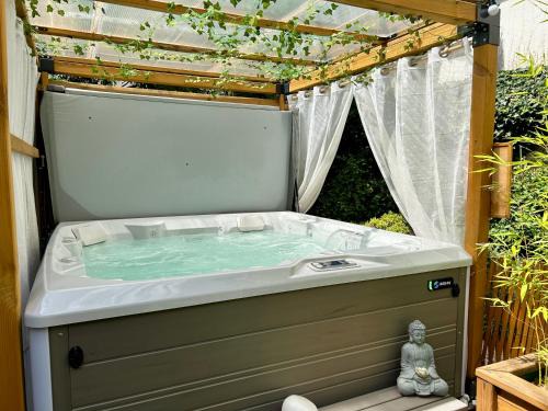 Jouvence Apartment | Appartement cosy en centre ville avec SPA et jardin