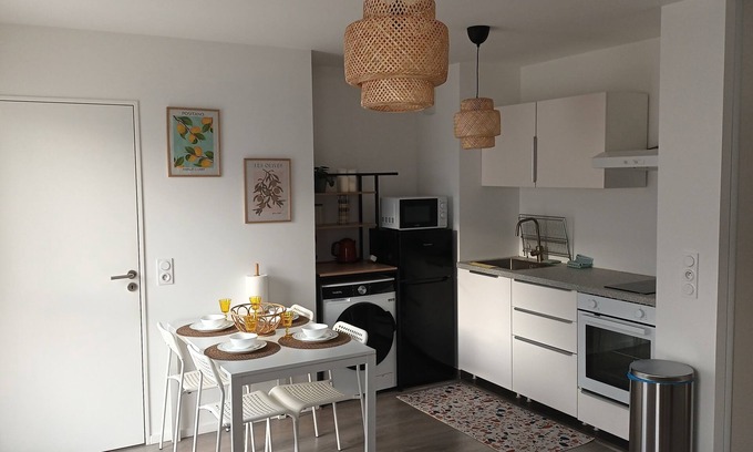 Romainville Apartment | Appartement Cosy et Calme Proche Paris et Aéroport