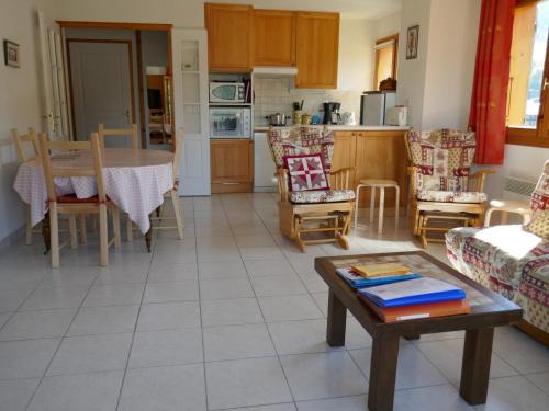 Saint-Jean-de-Sixt Apartment | Appartement cosy 3 pièces avec balcon et garage, à proximité des pistes et commerces - FR-1-459-164