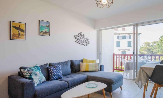 Saint-Jean-de-Luz Apartment | Appartement Cosy 3* avec Terrasse, Piscine et Parking Privé à 10 min de la Plage d’Erromardie - FR-1-4-524