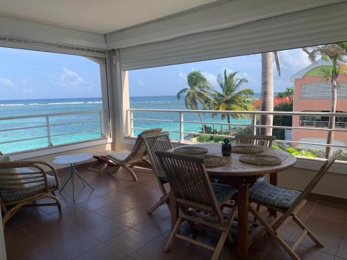 Sainte-Anne Apartment | Appartement cosy, les pieds dans l'eau !