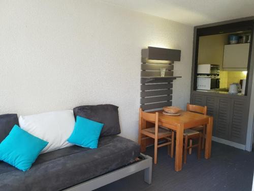 Les Menuires Apartment | Appartement cosy pour 4, pieds des pistes, Les Menuires, wifi, animaux ok - FR-1-574-42