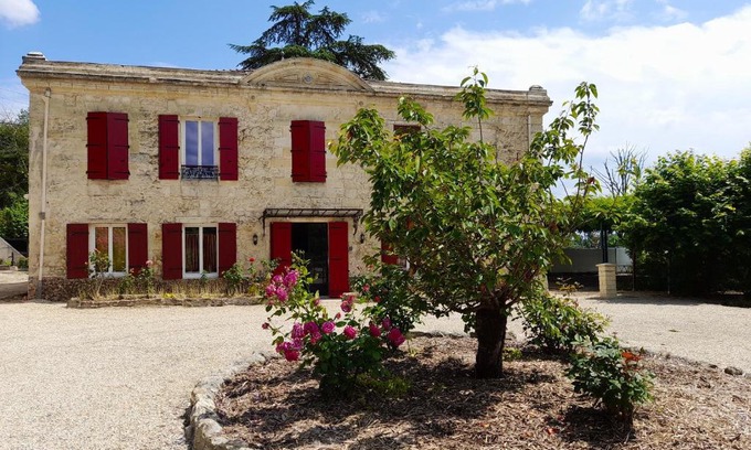 Cambes Apartment | Appartement de 2 chambres avec jardin clos a Cambes