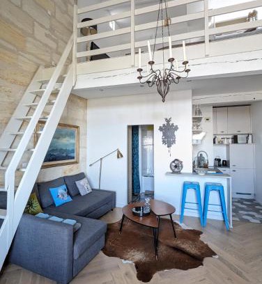 Saint-Michel Apartment | Appartement de charme sous les toits avec vue sur la Garonne