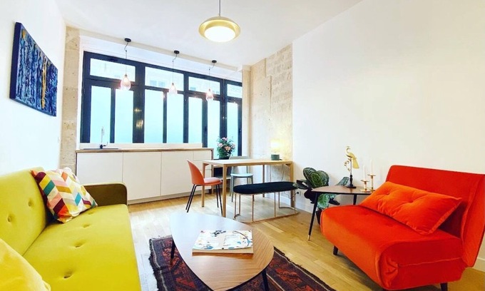 Quartier de Rochechouart Apartment | Appartement de standing a Paris