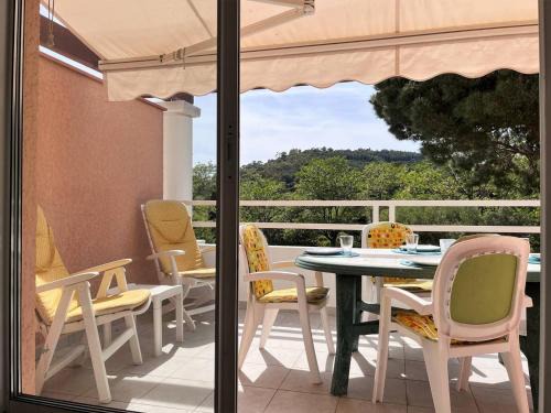 Cavaliere Apartment | Appartement en bord de mer avec terrasse, 3 pièces, 4 couchages, parking privé au Lavandou - FR-1-251-555