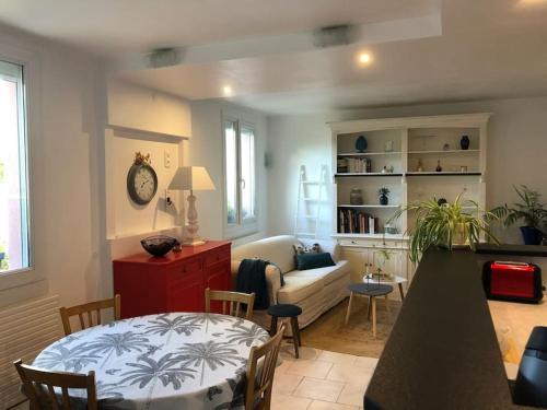 Bourges Apartment | Appartement en duplex avec parking et jardinet