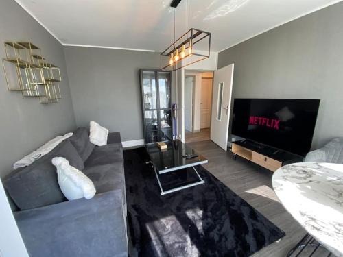 Saint-Cyr-l'Ecole Apartment | Appartement familial Wifi Netflix Amazon Prime