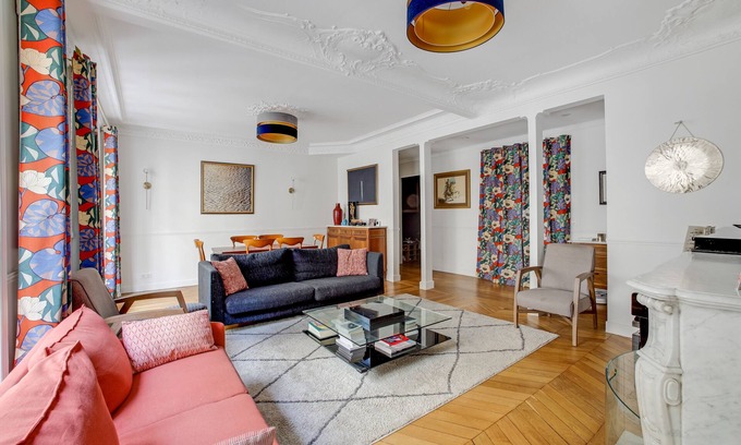 Quartier de l'Ecole-Militaire Apartment | Appartement Familial Derrière les Invalides