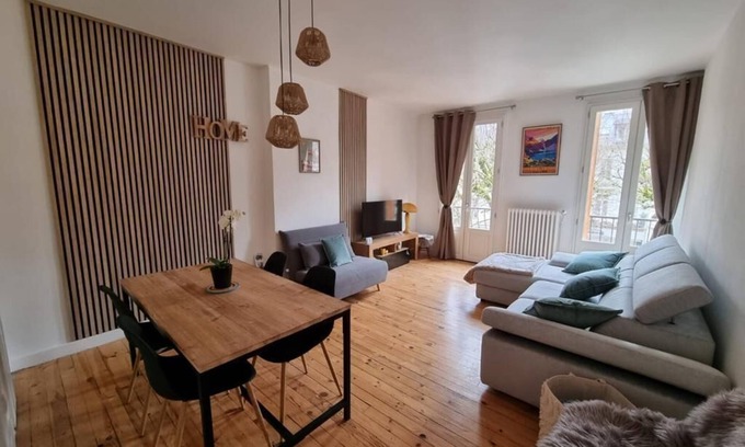 Bagneres-de-Luchon Apartment | Appartement Cosy Plein Centre. 1 Chambre