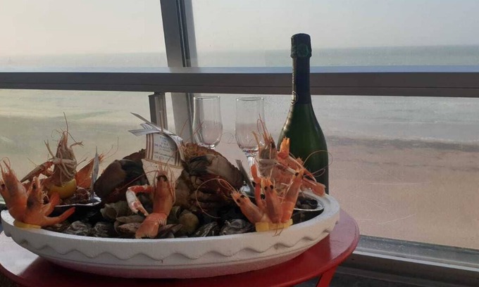 Courseulles-sur-Mer Apartment | Appartement VUE Mer-acces Direct Plage