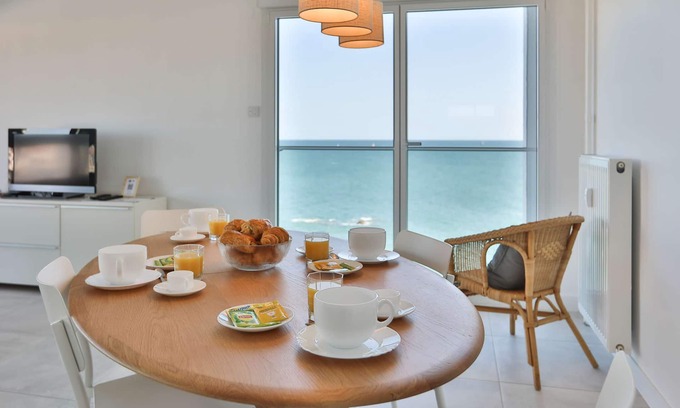 Les Sables d'Olonne Apartment | Appartement de caractère, superbe vue mer 280°